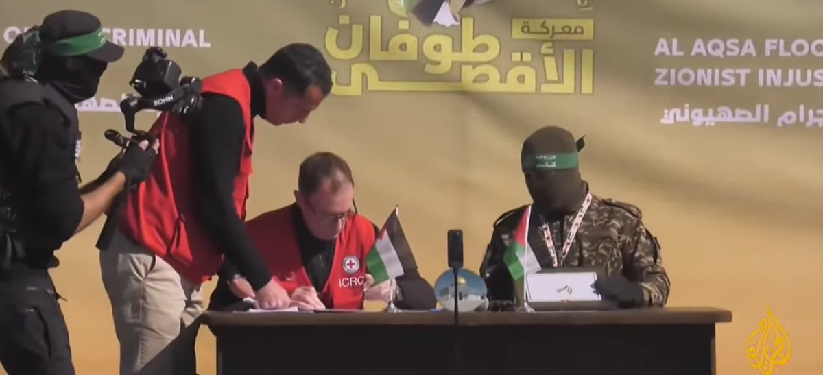 علمان فلسطينيان..
هذه الأرض لا تتسع لهويتين، إما نحن أو نحن.