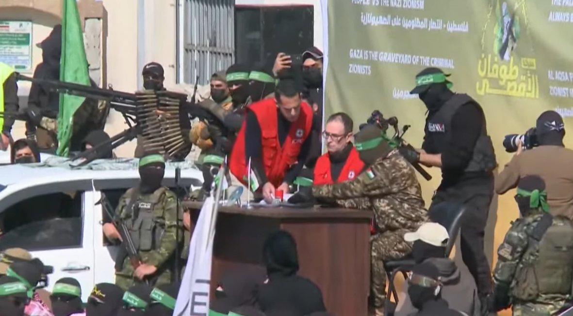 aschapire's tweet photo. La Cruz Roja, cómplice de la macabra puesta en escena de un grupo terrorista jugando a la burocracia. https://t.co/qzTcbC74Ua