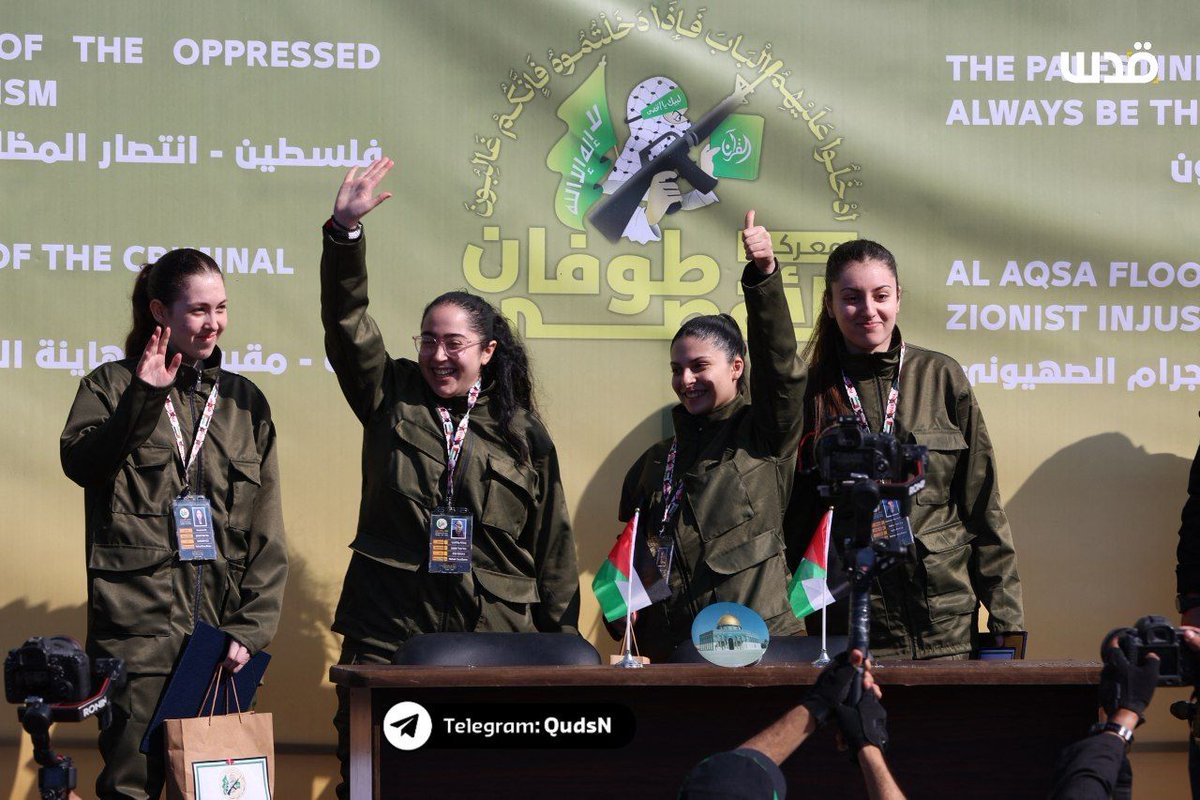 qudsn's tweet photo. تغطية صحفية| بعد 15 شهرا من الحرب... المـــقاومة تسلم الأسيرات المجندات للصليب الأحمر ضمن صفقة طــوفان الأحرار مقابل 200 أسير من أسرى المؤبدات والمحكوميات العالية. https://t.co/HVKLIEtO9g