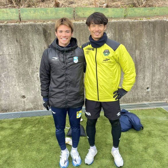 naoway10's tweet photo. ベルマーレユースの頃にお世話になりまくっていた諒祐さんに久しぶりに会えました👀
約12年前に同じチームで戦っていた方とまた同じピッチで戦えるのは本当に嬉しいです！
相模原との試合が楽しみです⚽️ https://t.co/aTyGI8wvA7