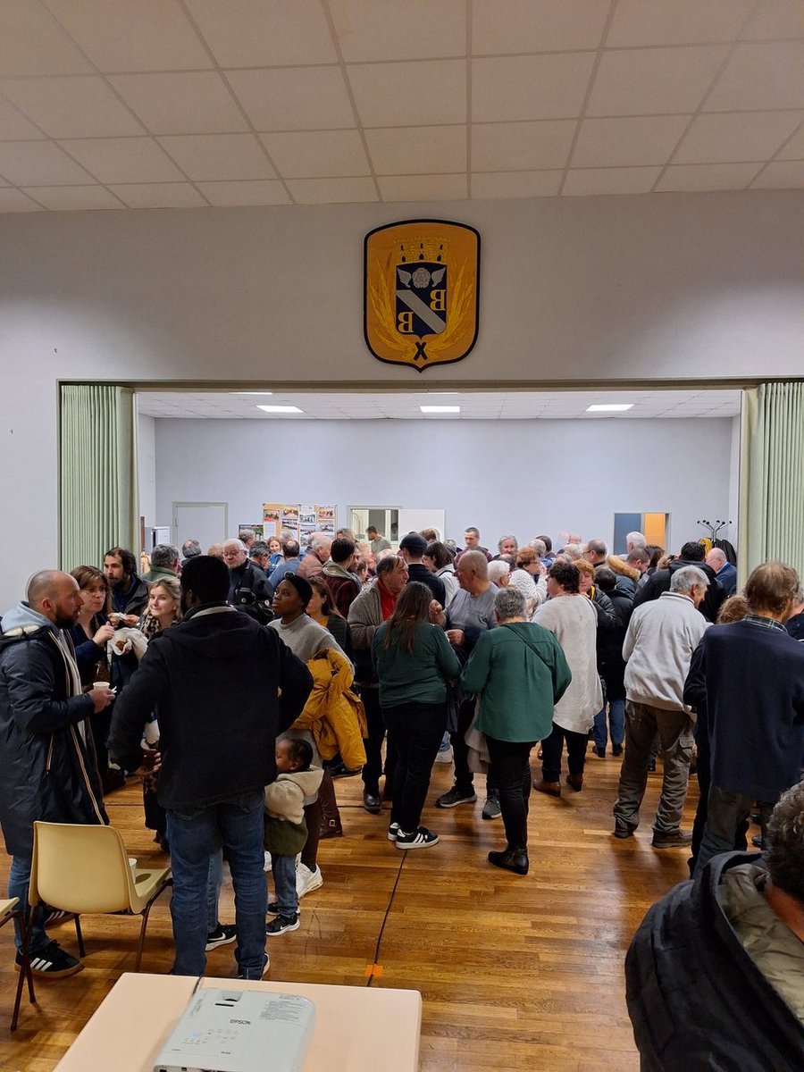 LecourtJL's tweet photo. Les Saint Cyriens se sont retrouvés très nombreux pour les vœux de la mairie,  les habitants ont un réel plaisir à se retrouver et montre un attachement à leur village. https://t.co/xAlPcN6GJR
