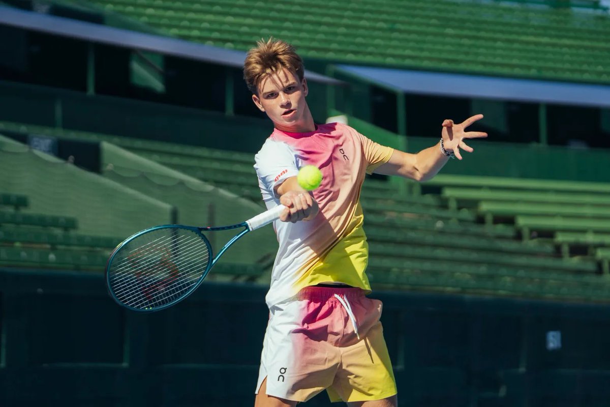 Who turned 18 today 🎉 ?
Henry Bernet, born in Basel, trained at TC Old Boys Basel like the GOAT Federer 🐐 , rocking a one-handed backhand and already an Aussie Open champion. 🎾🏆 Is history repeating itself? Let’s get 'On' with it 🚀🔥 !
Happy Birthday 🎂 !