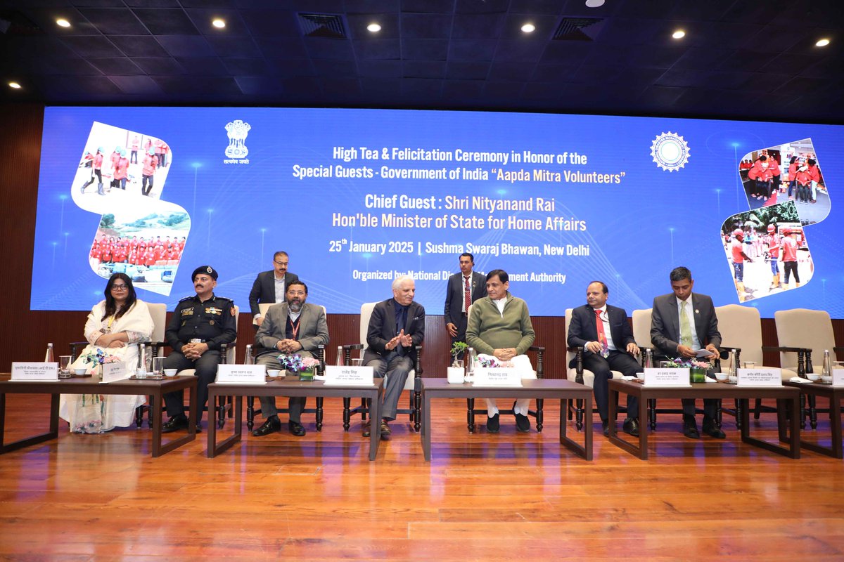 ndmaindia's tweet photo. "NDMA welcomes 300 Aapda Mitra volunteers as special guests of Hon'ble Prime Minister for #RepublicDay2025 celebrations! Hon'ble MoS Home Affairs, Shri @NityanandRai, felicitates their contributions to disaster management #AapdaMitra #DisasterResponse" https://t.co/iKOS8zcBN4