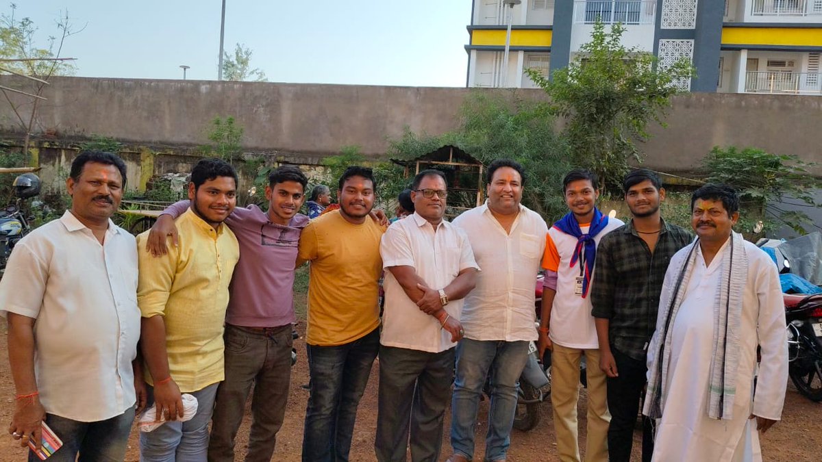 rudra_jaiodisha's tweet photo. ଭୁବନେଶ୍ବର ଗାଡ଼କଣ ସ୍ଥିତ ଓମ୍ ସାଇ ବିହାର ଠାରେ ଅନୁଷ୍ଠିତ ୧୦୮ ହନୁମାନ ଚାଳିସା ପୂଜାରେ ଯୋଗଦେବାର ସୌଭାଗ୍ୟ ପାଇ ମୁଁ ଖୁବ୍ ଆନନ୍ଦିତ। ଓମ୍ ସାଇ ବିହାରର ସଦସ୍ୟ ବୃନ୍ଦଙ୍କ ସହ ମିଶି ପ୍ରସାଦ ସେବନ କରିବା ସହ ସ୍ଥାନୀୟ ବାସିନ୍ଦାଙ୍କ କଲ୍ୟାଣ ନିମନ୍ତେ ପ୍ରାର୍ଥନା କରିଥିଲି।
#ଜୟଶ୍ରୀହନୁମାନ https://t.co/LX5X7bDuzM