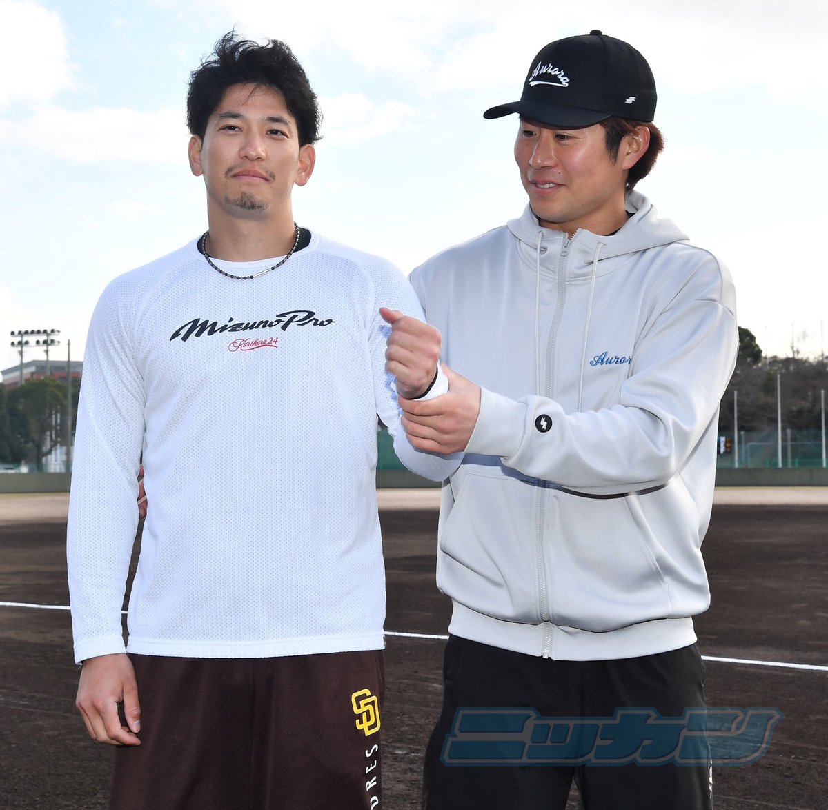 栗原陵矢選手　セット 自主トレ公開】 #栗原陵矢 選手 ガッツポーズまでの4コマです #sbhawks