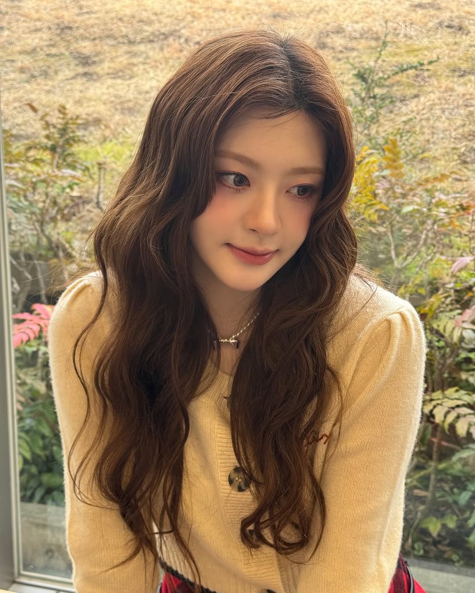 SEEUNSLOOK's tweet photo. princess seeun https://t.co/oYdpebsiYM
