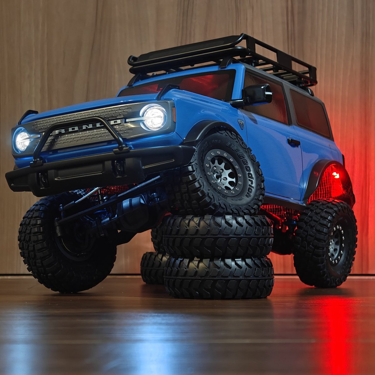 kadono86's tweet image. タミヤ CC-02 ブロンコ
いつも通り爆光だぜ！😆
ライト点くとカッコイイな〜😁
裏がスケスケだからシルバー塗らなきゃ😅
#CC02 #タミヤRC #ブロンコ #ラジコン