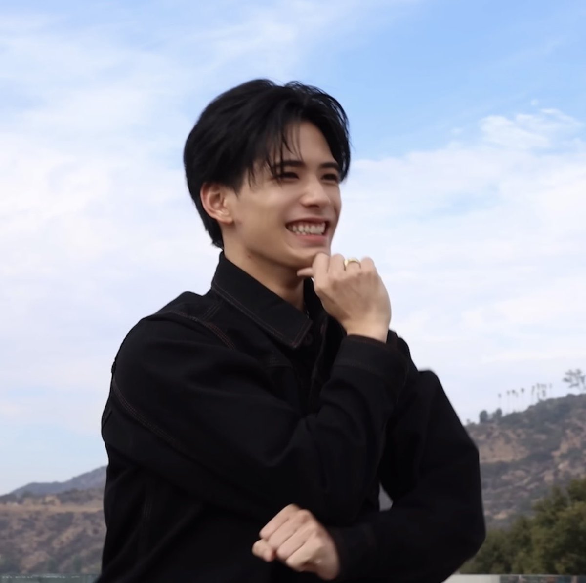 rendrenaline's tweet photo. his gummy smile 😭 https://t.co/2jeOepsf5v