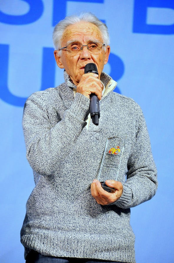 🥇 Fundación Sesé y El Pedal Aragonés reciben un merecido reconocimiento por su increíble labor solidaria con la SESÉ BIKE TOUR, destacándose en la categoría de Deporte Solidario en la Gala del Ciclismo Aragonés 2024 organizada por <a href="/aragonciclismo/">F.Aragonesa Ciclismo</a>