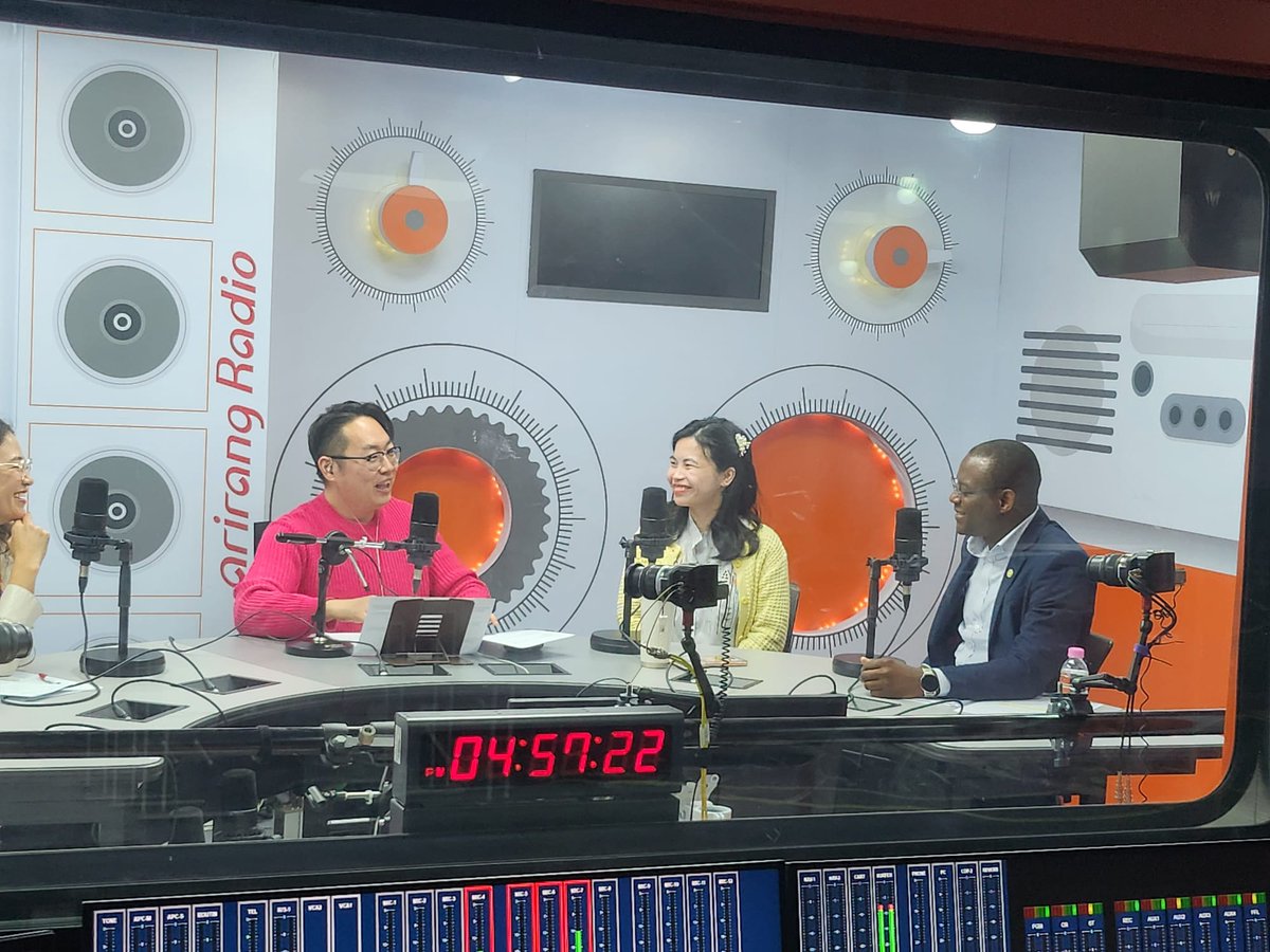mlecjm's tweet photo. 📢 Exciting News!🎙️
I will be in #ArirangRadio's "#KoreaNow" with fellow 2024 Seoul Honorary Citizenship Awardees! 🏅

📅 Broadcast: Jan 27, 2025 (Lunar New Year)
🕖 Time: 7–7:55 PM KST
🎧 Tune in: https://t.co/HSqvEihzP4

Join us as we share our stories! 
#SeoulHonoraryCitizen https://t.co/QZ56uDgn00