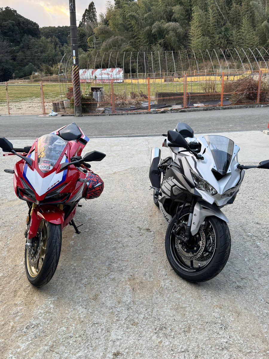 私も欲しかったZX4Rとパチリ📸
納車おめです🎉
もし降りるときは是非私に😏