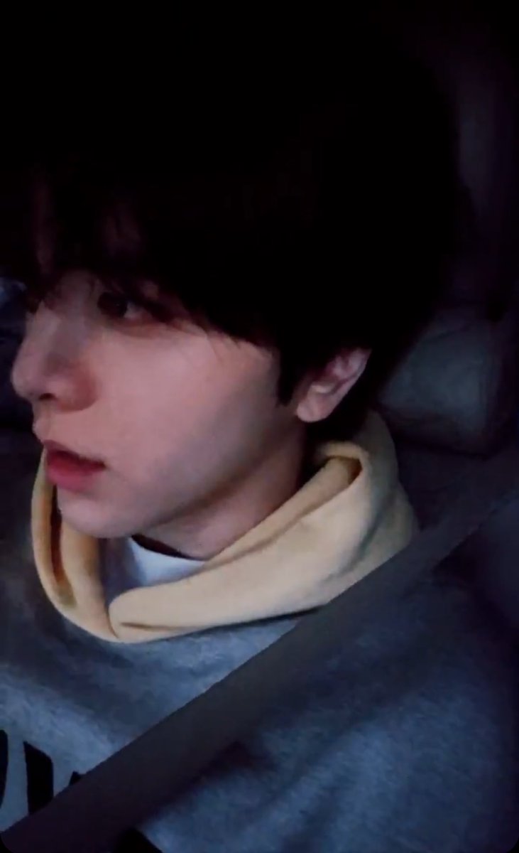 영훈이 옆태 좀 봐...........//