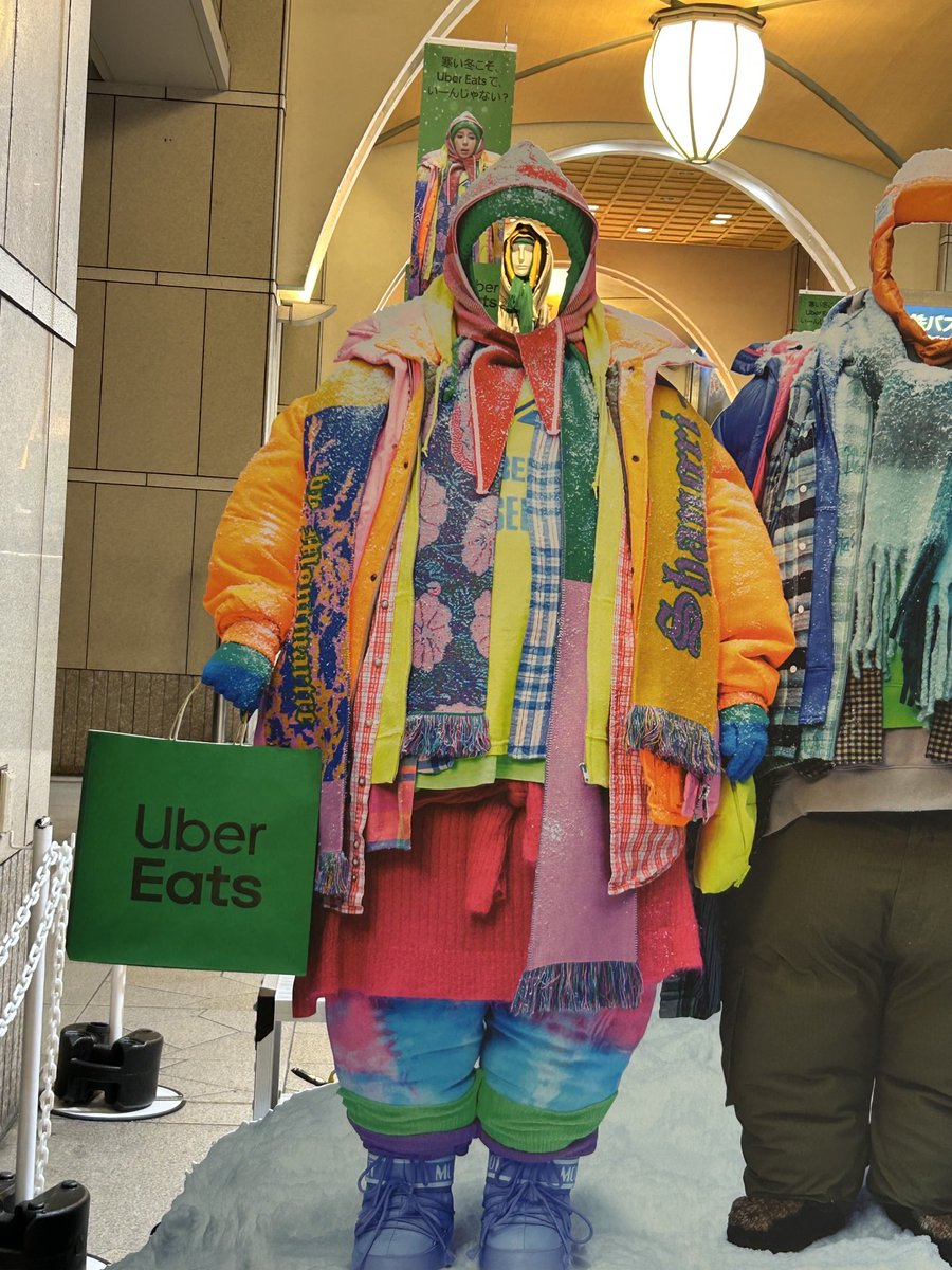 #ナナちゃん人形コスプレコレクション Uber Eatsを頼まず着ぶくれでお出かけ。仲里依紗ってことですね😉手前には顔ハメも。仲里依紗になれるってことですね😄