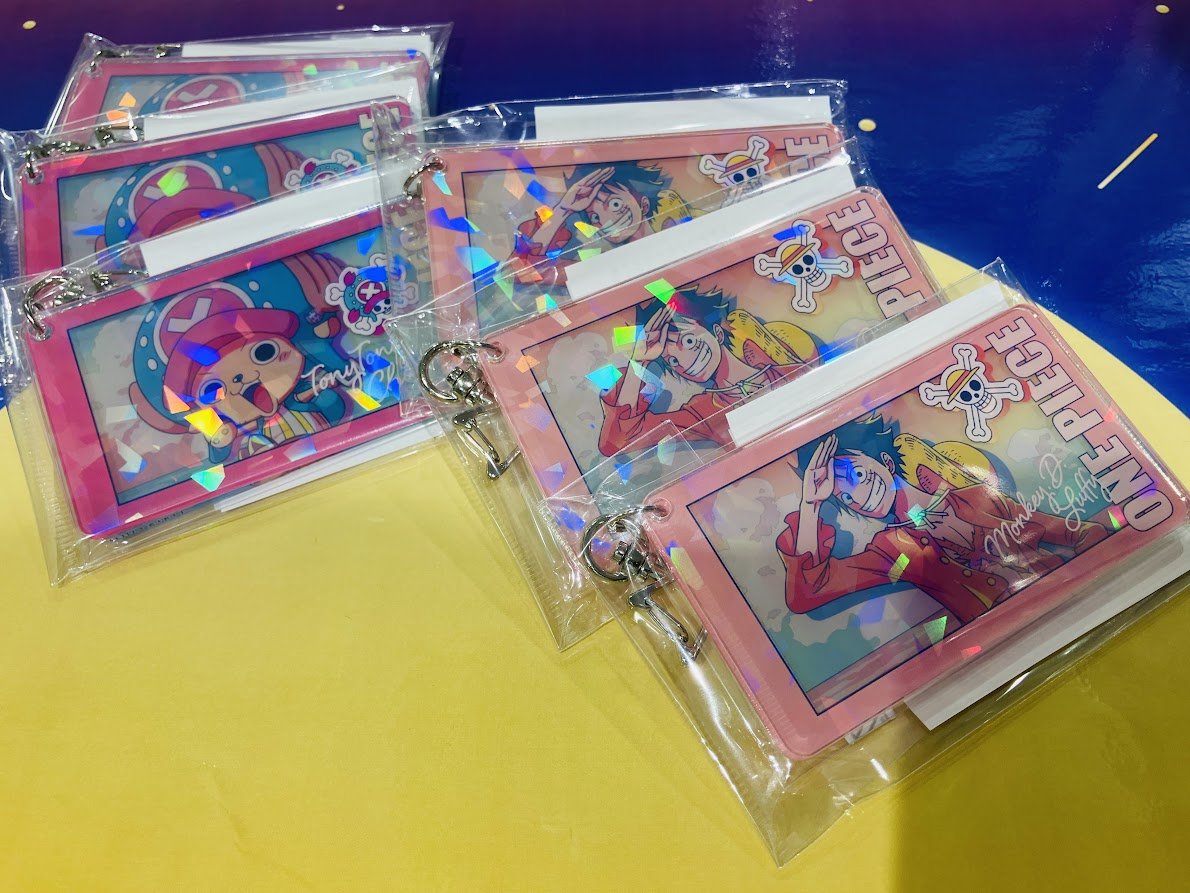 ワンピース　麦わらストア　ホログラムアクリルキーホルダー ワンピース 麦わらストア ホログラムアクリルキーホルダー ブルジュラ