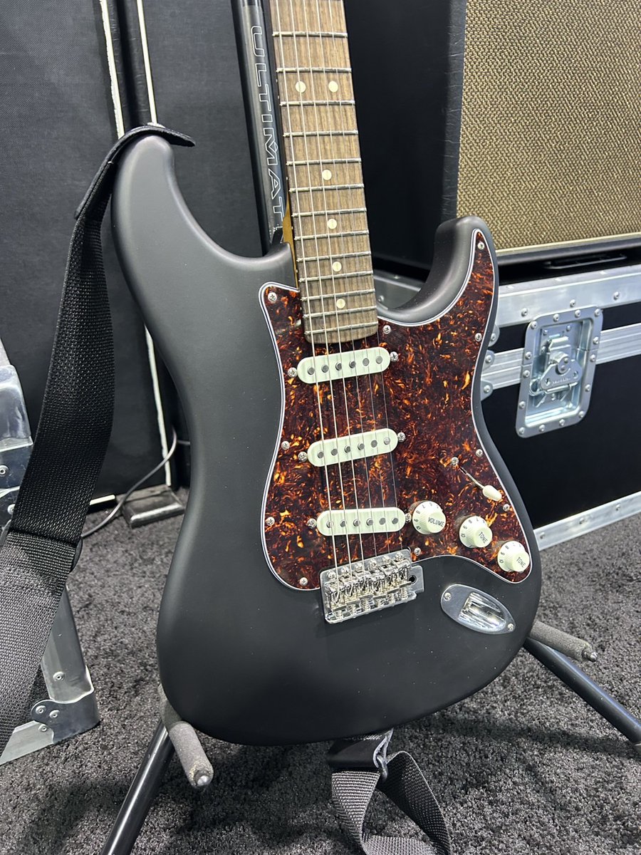 Kurosawa_shop's tweet photo. 【NAMM SHOW 2025 PHOTO REPORT】

Lslギターブース
NEWモデルです！

#LslInstruments
#エルエスエルインストゥルメンツ
#NAMMShow 
#Nammshow2025 https://t.co/4O40lPi5Xd