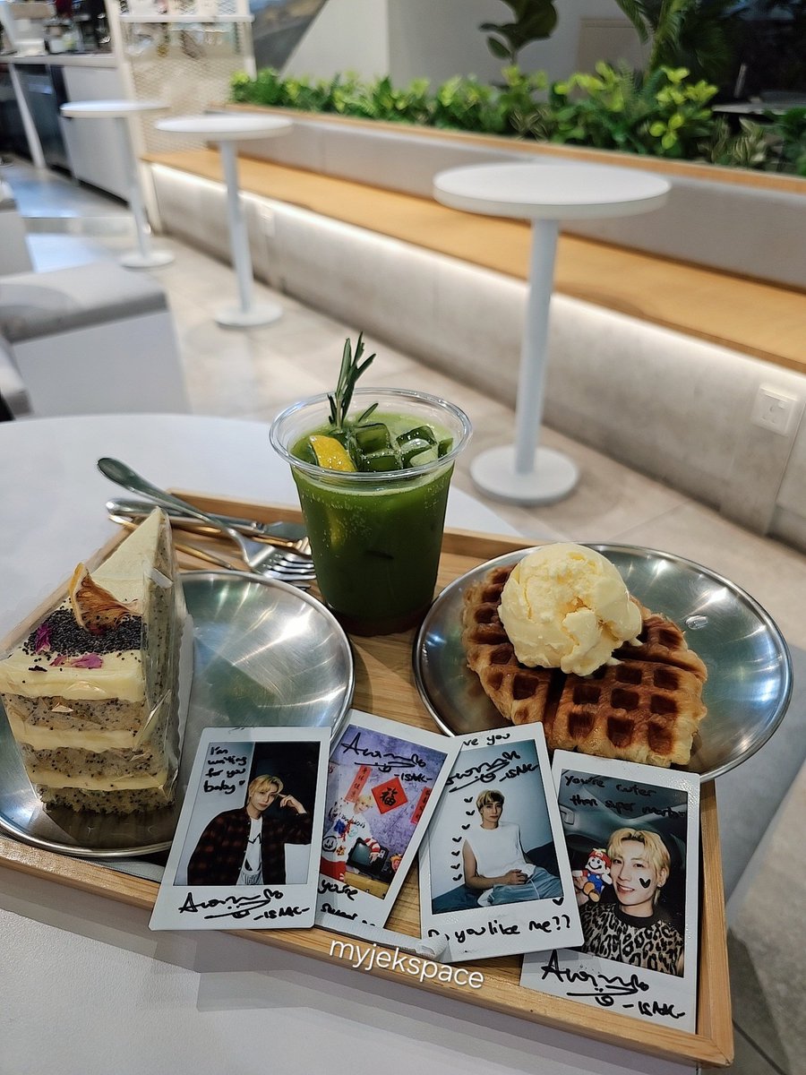 imjenn_v's tweet photo. Prodigee Asia Talent Meet & Greet
💙4 pcs of exclusive Polaroid💙
#邬凯名 #아이젝 #SKYE #Prodigee #CNY2025🐍#ParadigmMall https://t.co/X0PmzaVzhU