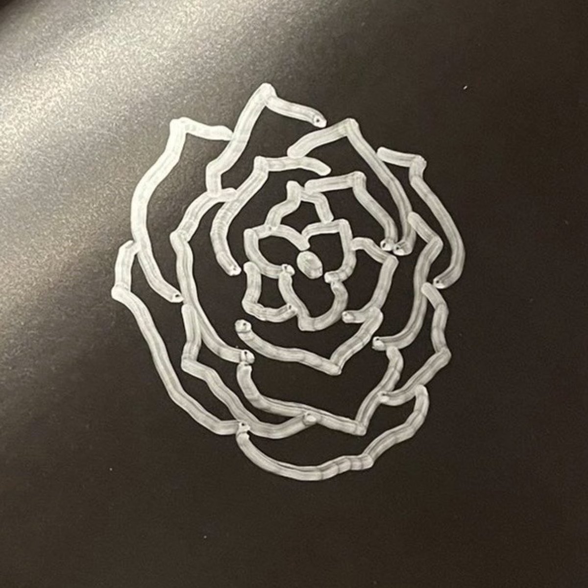 디저트 쿠키는 태영이가 그린 장미 그림을 본따 만들어졌습니다🌹❤️