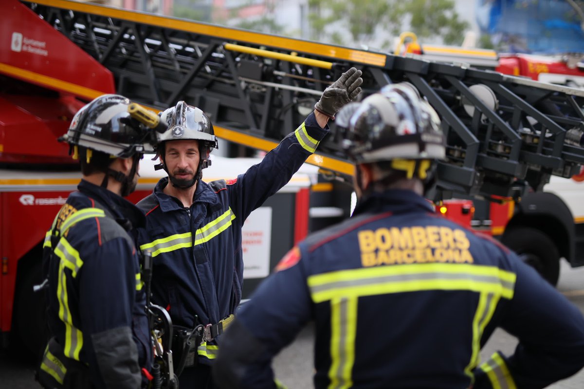 L'#EspaiBombers va ser la seu de la 23a Jornada Nacional de Sanitaris Bombers.

Aquestes trobades ens serveixen per actualitzar coneixements en diversos camps vinculats a la protecció i l'assistència a víctimes.

ℹ️ ajuntament.barcelona.cat/bombers/ca/not…
#BombersBCN