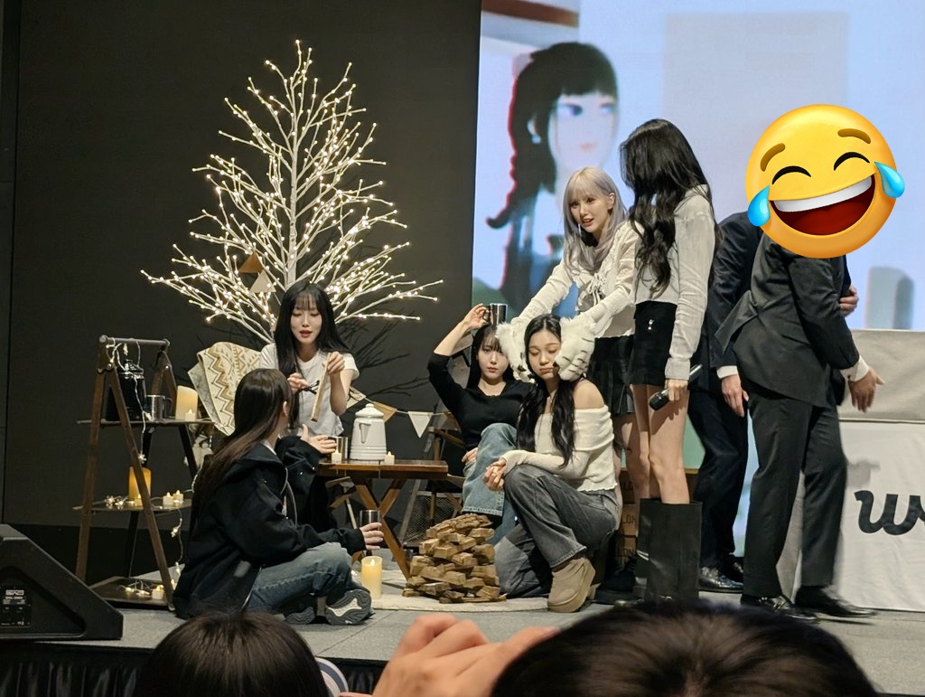 wivzeontwt's tweet photo. This picture alone sums up Gfriend and their personalities lmao https://t.co/BIBoLVR2zs