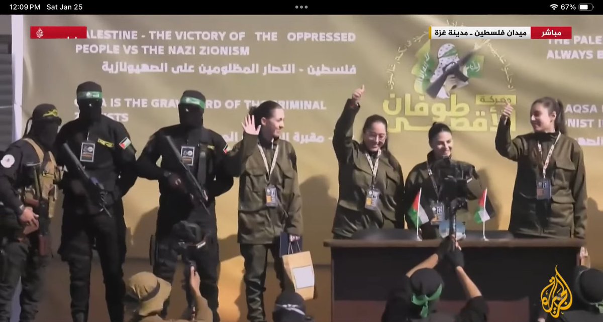 drzawba's tweet photo. باختصار …
القصة وما فيها: 
يمكنك أن تقصف ، أن تقتل ، أن تدمر 
ولكنني أستطيع وبعون الله أن أهينك وأدينك 
وأن أضع حذائي فوق رقبتك على مرأى ومسمع من العالم بأسره 
فقل لي وأنت على هذه الحال 
هل بقي لكم من كرامتكم شيئا يا أعداء الحياة ؟ 
#ماخفي_اعظم 
#تبادل_الأسرى 
#الحريه_لعبدالرحمن_يوسف_القرضاوي