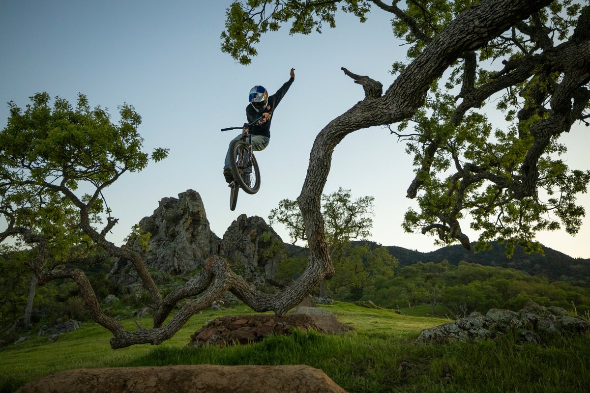 Emil Johansson in „ANYTIME“: Das perfekte Dirtjump-Video
mtb-news.de/news/emil-joha…