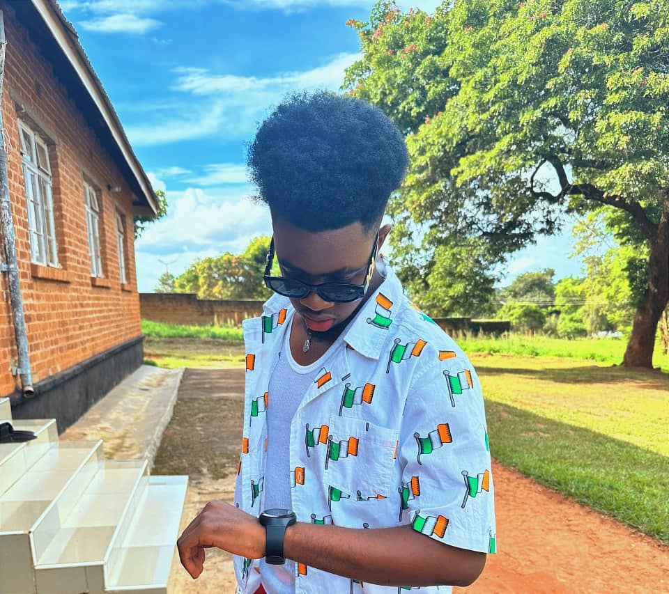 JulioMulenga's tweet photo. Mad tune this one🙌🔥
@PrinceChitz uli hard ase

Guys, check the new music video out

https://t.co/K0iP2IPWCE

#Abea 
#princechitz

Please retweet https://t.co/8dGpXKMbAI