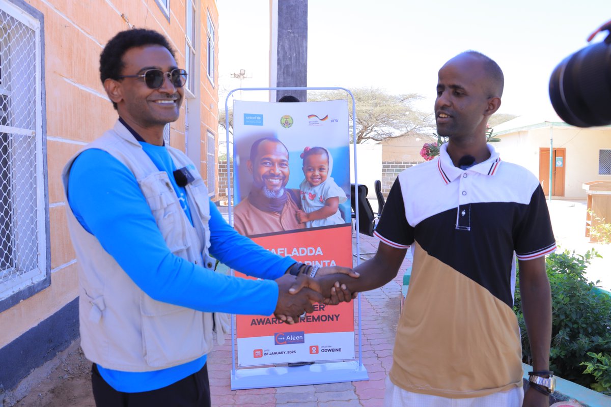 AleenCreative's tweet photo. Three deserving fathers were honored at the conclusion of our positive parenting campaign, attended by the Regional Governor, Mayor of Odweine, MoHD &amp; MESAF representatives, and the UNICEF Chief of Somaliland office @TedlaMezemir. #Fatherhood #CommunityEngagement #Somaliland https://t.co/wLvoA3uDVW