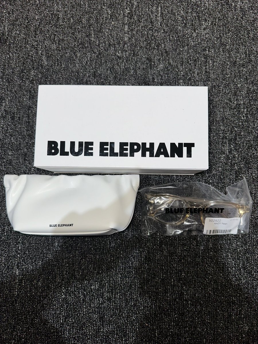 pyhaelli's tweet photo. Help rt!! Wts parfume narcisssime set &amp; kacamata blue elephant andy 
(Lelang go) dm aja ya!!💗💗 https://t.co/KBvFXQ0Vk7