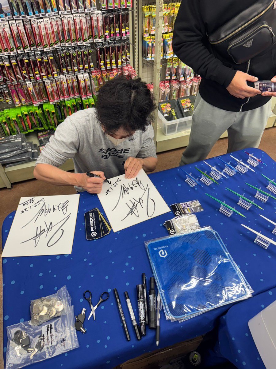 Fisher_blog's tweet photo. 本日は熊本県の山本釣具センター本店様でPREDGE クロスダガーの店舗イベントをさせていただきました！！！

たくさんのご来店ありがとうございました🙏
限定カラーのスペシャルチタンは途中で完売してしまいました。申し訳ありません

明日は鹿��島のかめや釣具姶良店様でイベントさせていただきます！ https://t.co/89bUsFsngZ