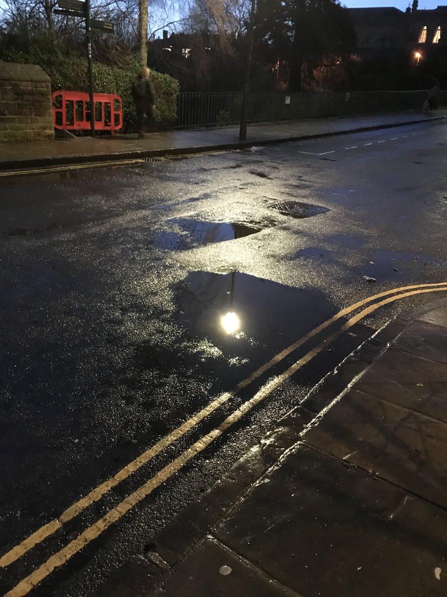 Adosnapper's tweet photo. @ShipleyGreen  @bradfordmdc @bradfordcouncil 
Hello, would it be possible for you to spend some of your hard-earned coffers on filling in this hole in the railway bridge in Saltaire please?

Its a pedestrian soaking every time a car goes through it!!! https://t.co/phdP3GJkhm