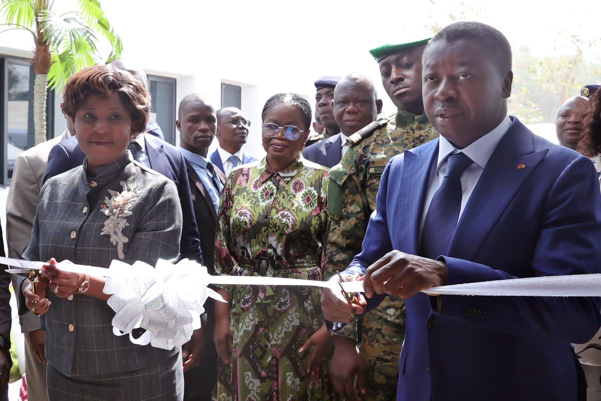 Le Président de la République, Faure Essozimna Gnassingbé, a procédé ce vendredi 24 janvier 2025 à l’inauguration de l’annexe de l’hôpital de référence de niveau 4, Dogta-Lafiè, symbole d’une volonté collective d’avancer vers un avenir plus sain.

presidence.gouv.tg/2025/01/25/san…