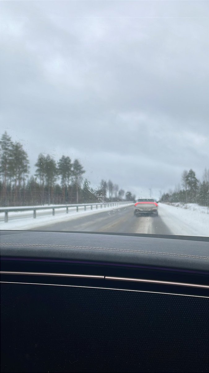 Matkalla kohti <a href="/oulunravit/">Äimärautio</a> 🐎
Siirin Veeti tänään L8/7
Veetillä kaikki ok, odotetaan totosijaa. Varo Mattilan Eemeli! #ravit #äimärautio