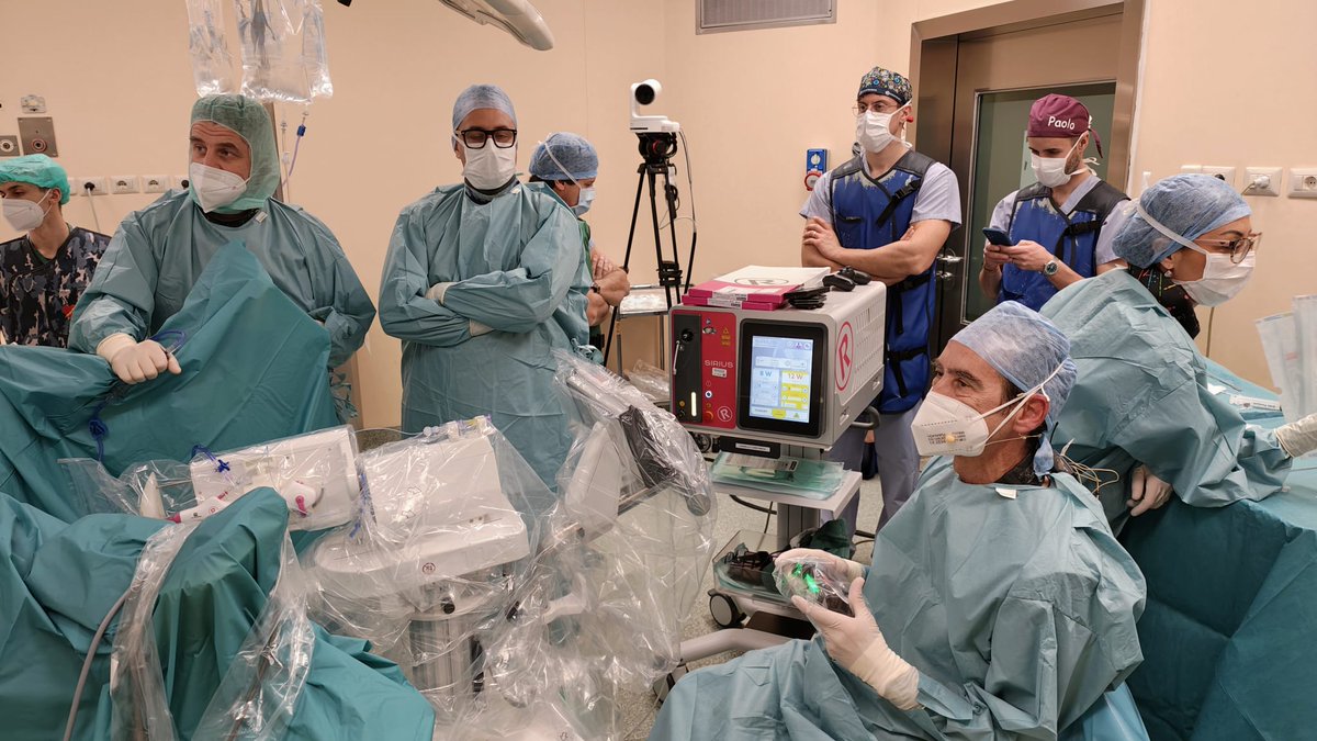 Housbow's tweet image. Yesterday we had a live surgery with our #ILY_ROBOT at #CLU congress in Milan

Pr #Cossu performed the case 

Thanks to our partner Endotecnica S.r.l. 

We used Ureteroscope, laser and consumables from @rocamed

Let's destroy stones 🎮 🦾 in 🇮🇹

#MadeinFrance 🇫🇷
#Urology
#Robotic