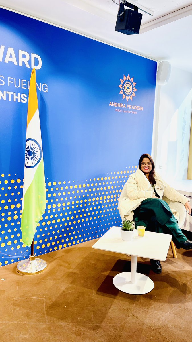 कम पढ़े लिखे या अनपढ़ लोग जब तक रहेंगे तब तक दलाल नेता बनते रहेंगे और समाज को लूटते रहेंगे !! 
इसलिए शिक्षा ज़रूरी है तर्क करोगे तभी समझोगे सच क्या है !! 

ईमानदार नेता ही समाज की तक़दीर है !!
#dr_rohini_ghavari #WEF2025 #IndiaAtDavos