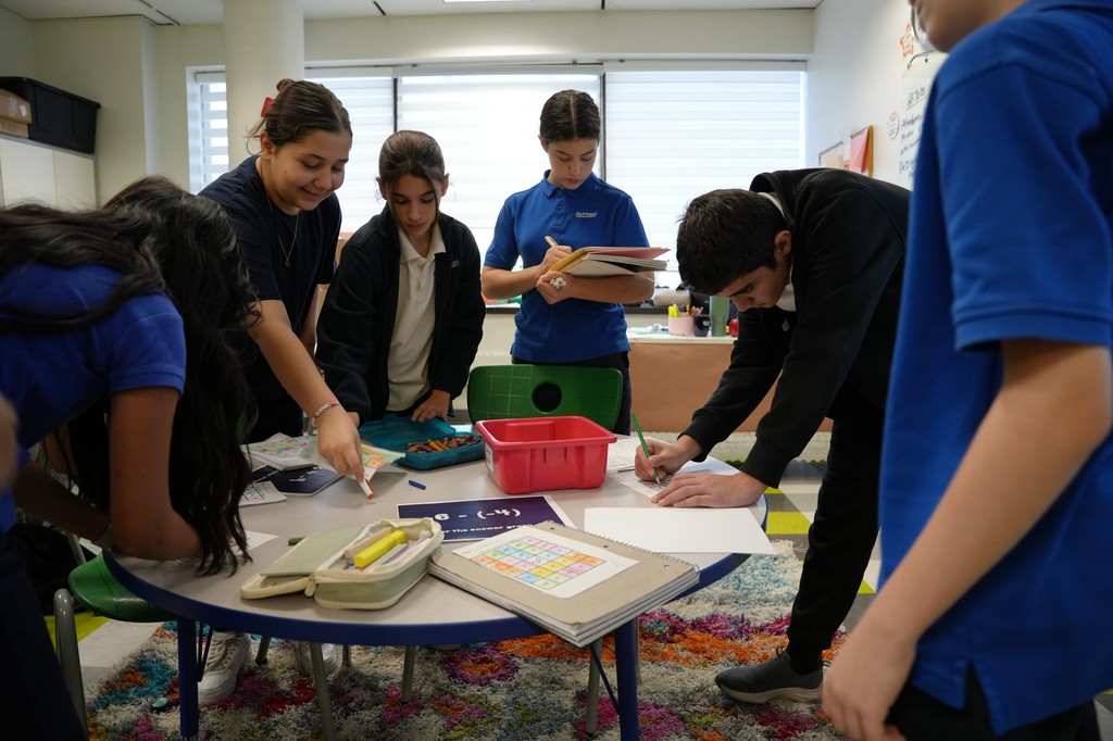 PioAcademy's tweet image. 🎉✨ Middle School had an eventful month! From Mrs. Touma’s STEM project and Mrs. Allan’s math puzzle challenge to a fun painting event and a birthday celebration for Dana, our students stayed engaged and creative! 🌟🎨🎂 #MiddleSchoolFun #STEMProjects #CreativeLearning