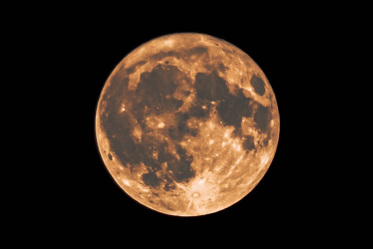 mochi_camera_x's tweet photo. ずっと稼働してなかったので、綺麗に撮れた月載せます。 https://t.co/SmPB0JDRqp