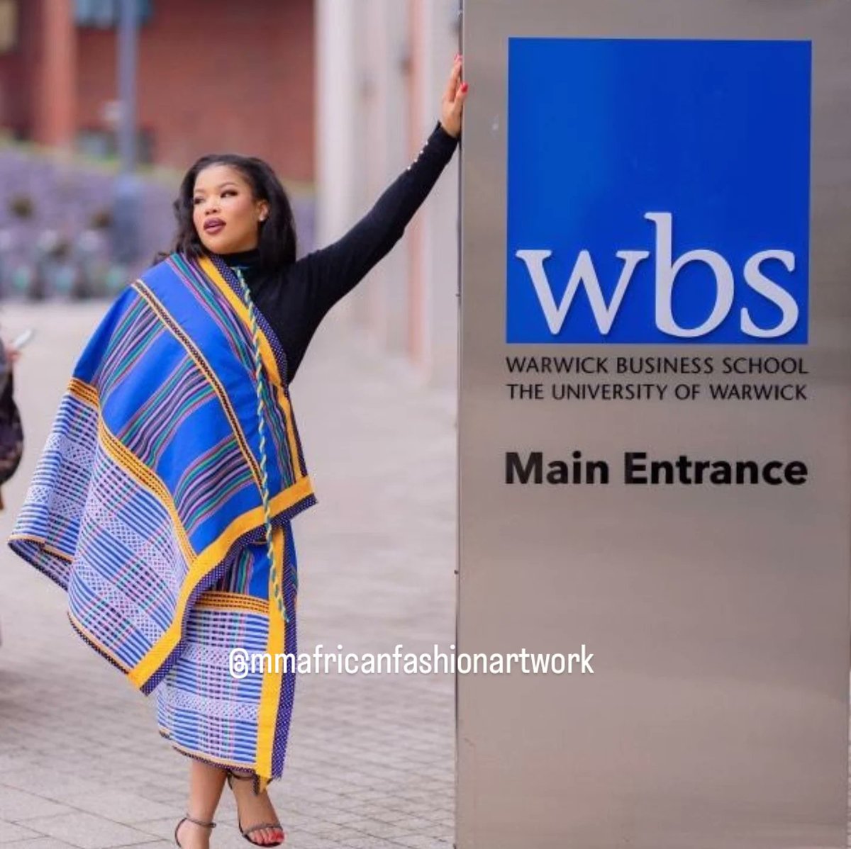 mphookie's tweet photo. Our Gorgeous-gorgeous International graduATE 🎓🇬🇧🔥😍 super proud of you @tiangbahumi and thank you for always representing us well acros the globe 🌍

We appreciate you so much! 🥹❤️

#mmafricanfashionartwork #minwenda #nwenda #sialala #minwendayonaka #traditionalwear #VendaTradition #vendadresscode #vendatraditionalwear #traditionalattiressouthafrica #ourheritage #ourCulture #ourPride