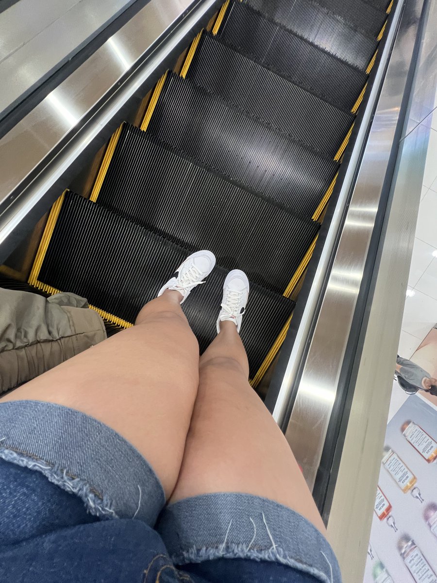 EstherBlessHer's tweet photo. My thighs and shoes your fav weakness ♥️ https://t.co/93nAzIBqed
