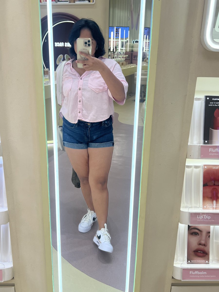 EstherBlessHer's tweet photo. My thighs and shoes your fav weakness ♥️ https://t.co/93nAzIBqed