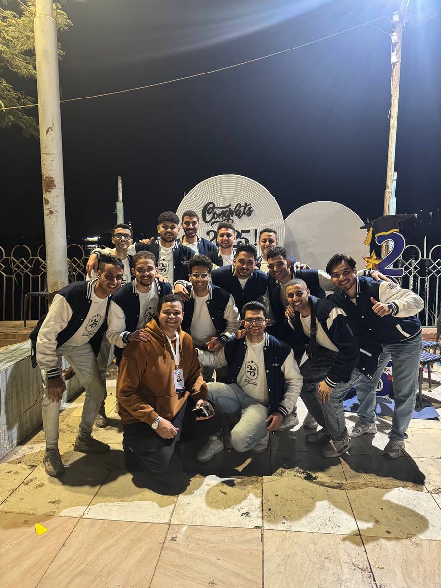 AboHassanin1810's tweet photo. تم التخرج ♥️
انا حقيقي مش مصدق اننا وصلنا للنقطة دي 
فضل ربنا كبير والله 
اتخرجت يا بشر 🥳
#BSU25 https://t.co/KYoG665hv0