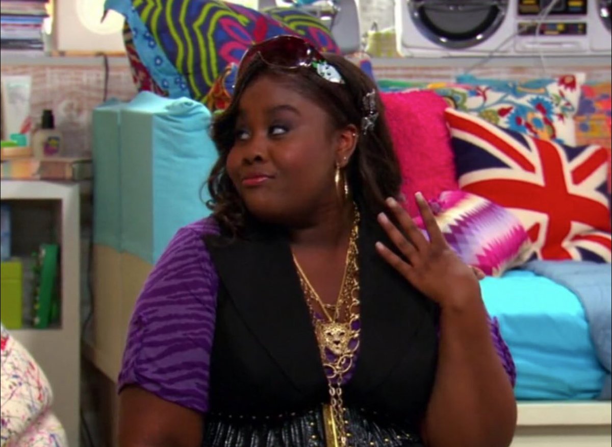 solelynostalgia's tweet photo. she was hands down the best disney channel best friend https://t.co/StaNbDR1BM