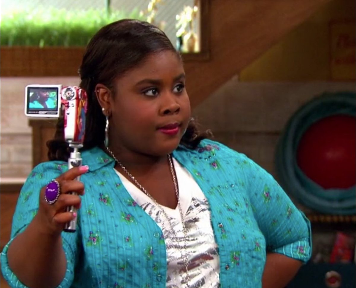 solelynostalgia's tweet photo. she was hands down the best disney channel best friend https://t.co/StaNbDR1BM