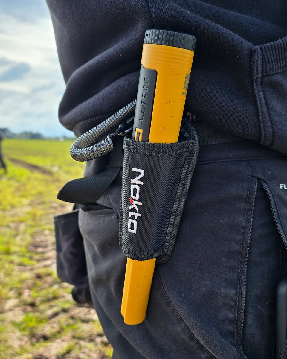 The Nokta AccuPOINT🎯 - Vivid color LCD, Bluetooth connectivity, advanced discrimination, waterproof design, adjustable sensitivity, LED flashlight, and up to 25 hours of battery life. The perfect metal detecting accessory!