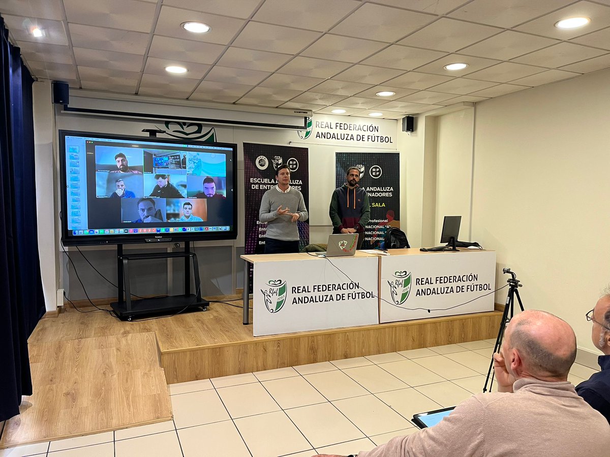 cedifa's tweet photo. 📸 Presentación del la IV edición del curso PROFESIONAL ANALISTA TÁCTICO EN EL FÚTBOL con @JoseRamonArmas @JuanjoGuerraSD  y @marcotamarit 🔝

⚽35 alumnos inician su formación semipresencial en este curso de especialista en la @RFAF a través de su Centro de Formación. https://t.co/u7PryqqaC1