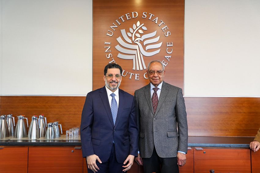 رئاسة مجلس الوزراء اليمني (@yemen_pm) on Twitter photo #Washington | The United States Institute of Peace (<a href="/USIP/">U.S. Institute of Peace</a>) hosted the Prime Minister <a href="/BinmubarakAhmed/">احمد عوض بن مبارك - Ahmed BinMubarak</a> during his current visit to Washington, D.C. The closed-door session, attended by prominent politicians, policy makers, researchers, specialists, and academics, centered on the #Washington | The United States Institute of Peace (<a href="/USIP/">U.S. Institute of Peace</a>) hosted the Prime Minister <a href="/BinmubarakAhmed/">احمد عوض بن مبارك - Ahmed BinMubarak</a> during his current visit to Washington, D.C. The closed-door session, attended by prominent politicians, policy makers, researchers, specialists, and academics, centered on the