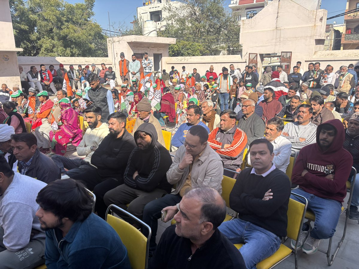 DharampalLakra's tweet photo. आपका समर्थन, हमारी ताकात 🙏🏻🙏🏻

टिकरी गांव में जनसभा और पदयात्रा के दौरान आप सभी का अपार स्नेह और समर्थन मिला। यह आप सभी के विश्वास और प्यार की ताकत है। आपका धन्यवाद, यही ऊर्जा हमें आगे बढ़ने की प्रेरणा देती है।
 @DharampalLakra 
#congress
#tikrigaon
#mundkavidhansabha https://t.co/JGVKTY2JCj