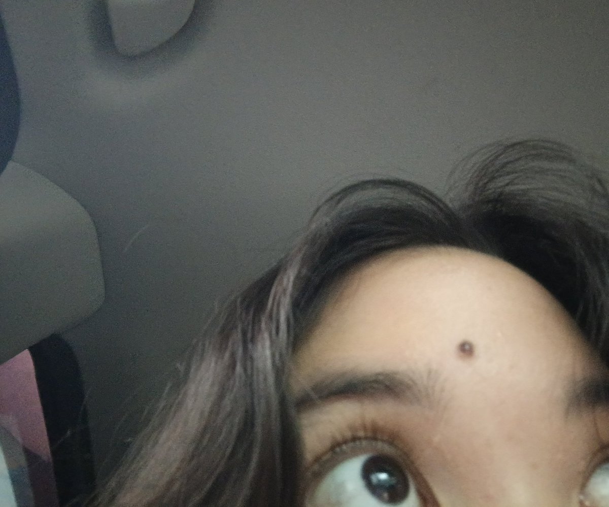 xoxoorry's tweet photo. Lowkey wanna dye my hair darker. https://t.co/yFUUtHTjVl