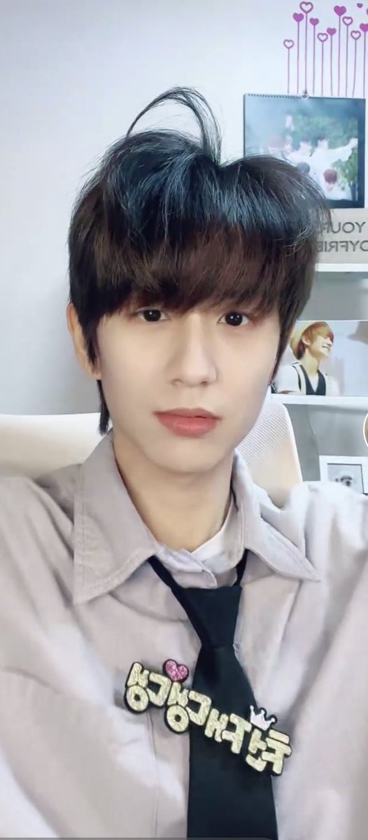 Today's live 8PM(kst)🐣

tiktok.com/@boyminu?_t=ZS…