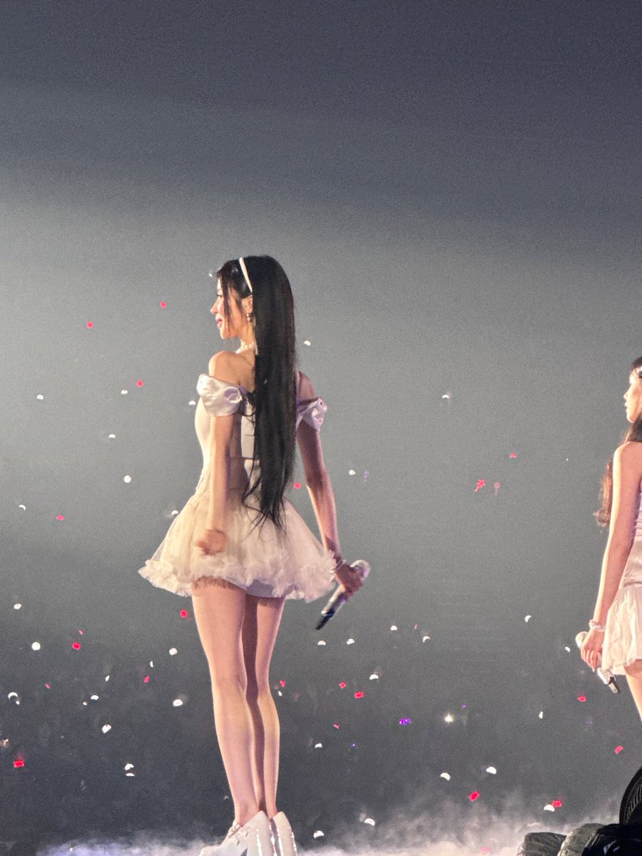 DREAM GIRL

HELLO MONSTERS THE FIRST STOP
#HELLOMONSTERSinSeoul_D1
#아사의_천재성에_빠진_서울
#BABYMONSTER #ENAMIASA