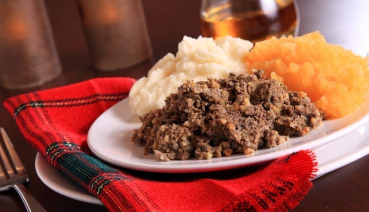 StirUni's tweet photo. Today marks #BurnsNight! It’s an important date in the Scottish calendar, honouring the life and works of Robert Burns, our national bard. Curious about its history? Read on to discover more about why it’s such a significant event. 👇 #BurnsNight2025

https://t.co/aLBfmxx4Lg https://t.co/jJrtCCoMp2